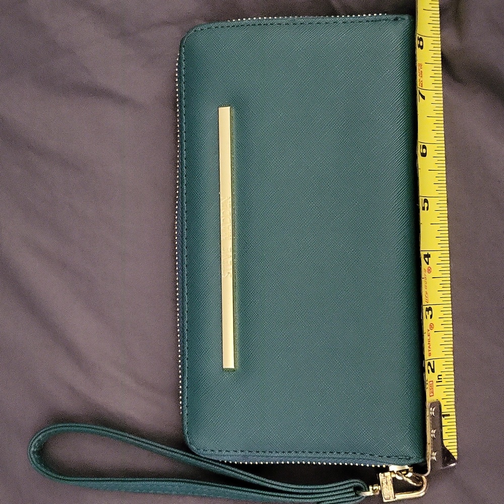 Steve madden green wallet with wristlet